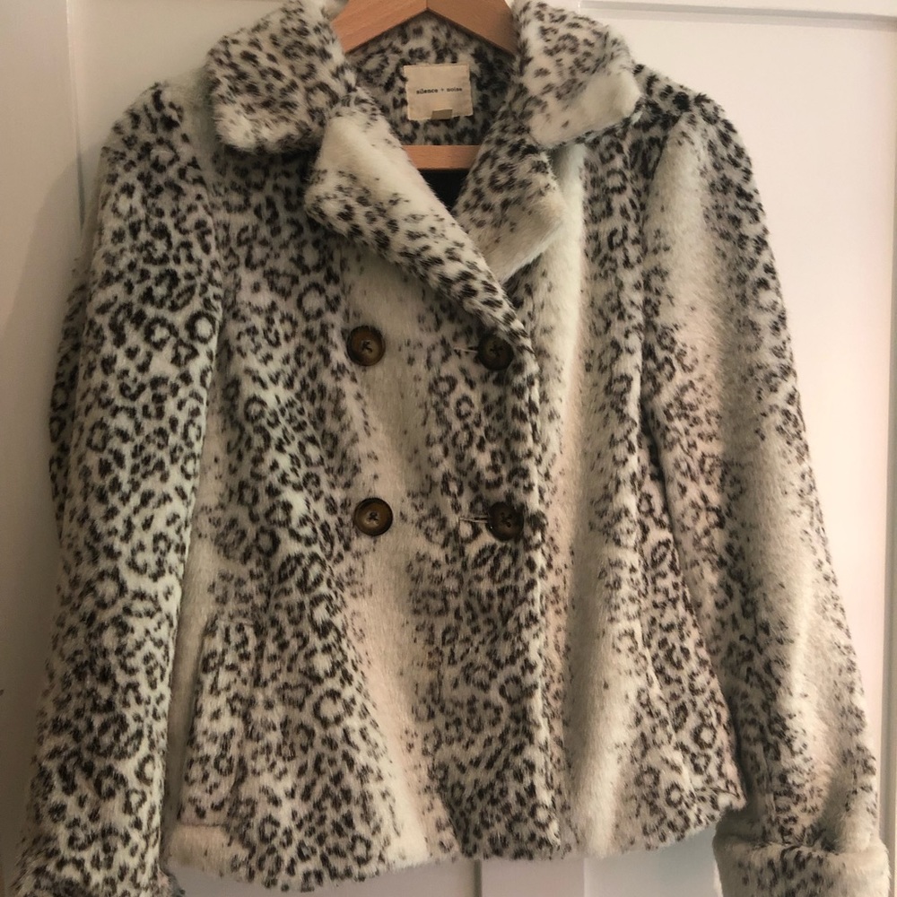 Faux White snow leopard fur jacket. Women. Size S